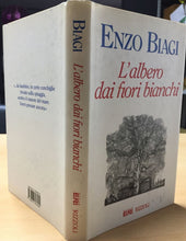 Carica l&#39;immagine nel visualizzatore di Gallery, L’ALBERO DAI FIORI BIANCHI ENZO BIAGI AC329
