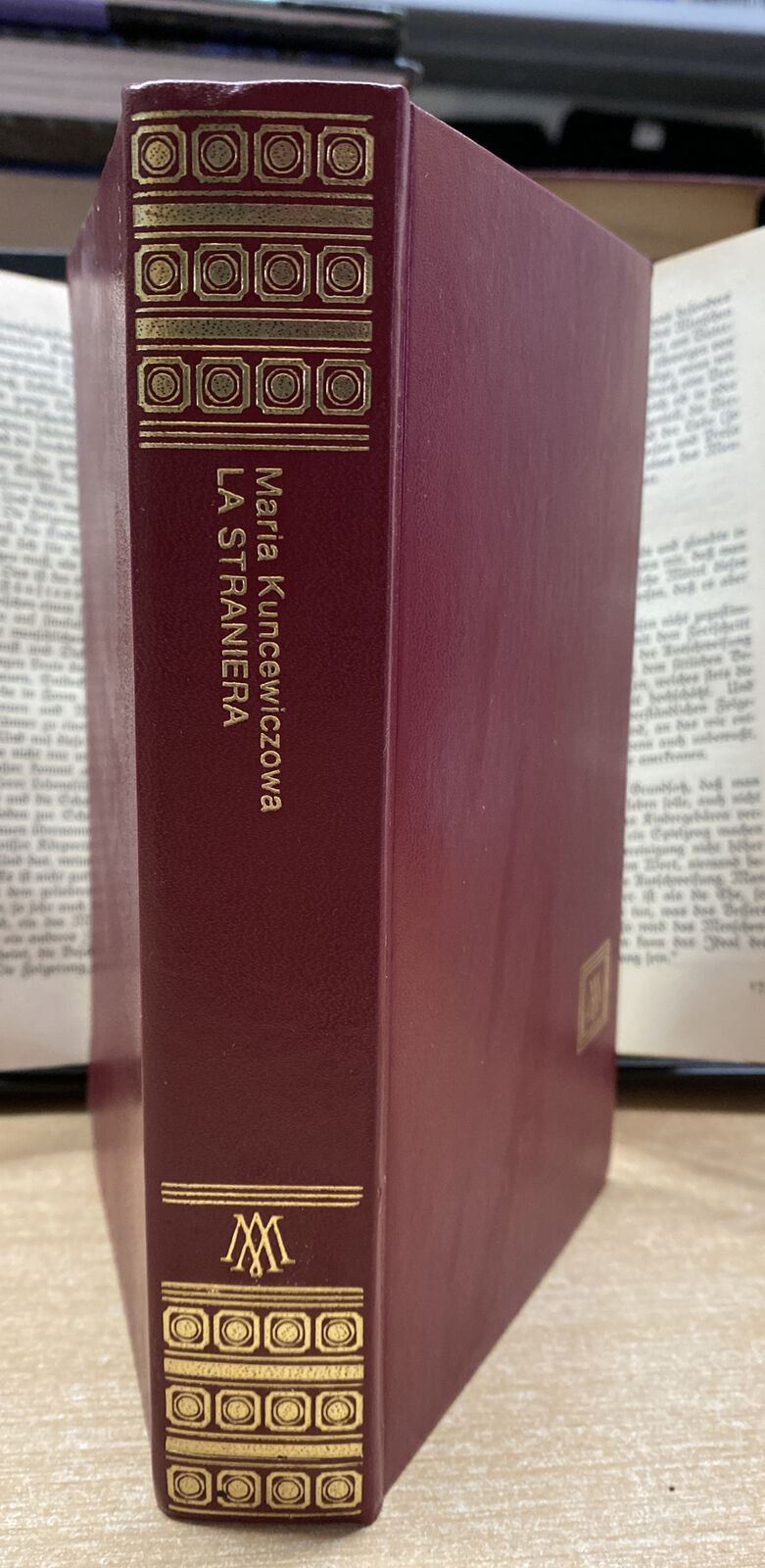 LA STRANIERA M. KUNCESWICZOWA  I LIBRI DEL PAVONE BB414