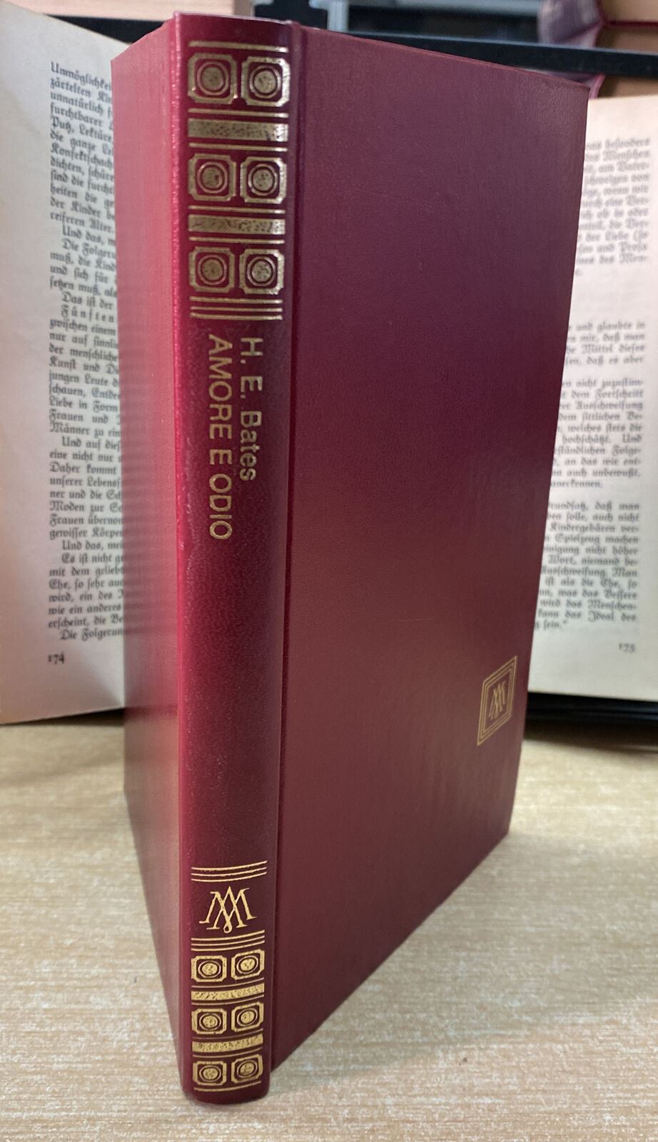 AMORE E ODIO H. B. BATES I LIBRI DEL PAVONE BB442