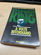 Carica l&#39;immagine nel visualizzatore di Gallery, A VOLTE RITORNANO S. KING BE129
