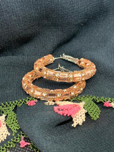Carica l&#39;immagine nel visualizzatore di Gallery, ORECCHÌNI CERCHIO CON STRASS col. ORO ROSA JEW10
