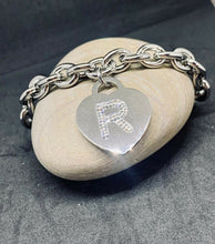 Carica l&#39;immagine nel visualizzatore di Gallery, BRACCIALE DONNA CUORE CON INIZIALE “R” col. ARGENTO  JEW23
