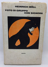 Carica l&#39;immagine nel visualizzatore di Gallery, FOTO DI GRUPPO CON SIGNORA HEINRICH BÖLL AD290
